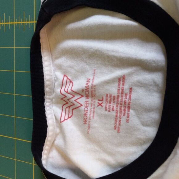 Wonder Woman XL Womens White Short Sleeve T-Shirt TV Series - Picture 3 of 6